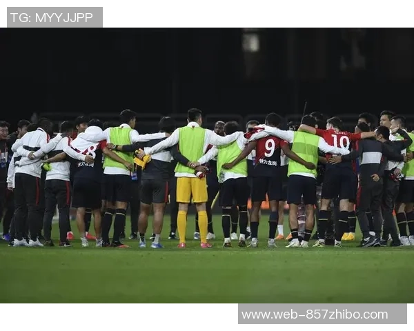 中超激战大连对阵深圳两队争夺季后赛席位精彩纷呈